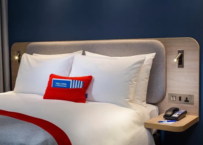 Top St Albans Hotels with Swimming Pools