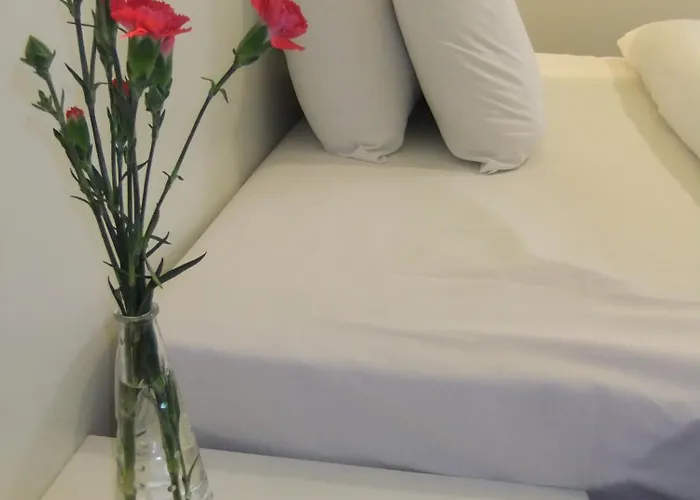 Best Modern 5 Star Hotels in London