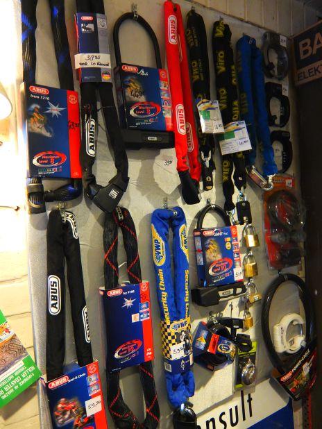 An estimated 55,000 bikes get stolen every year in Amsterdam. Bike expert Geert Gelissen says a bike that isn't secured with a chunky lock attached to a solid object won't last more than a few weeks.